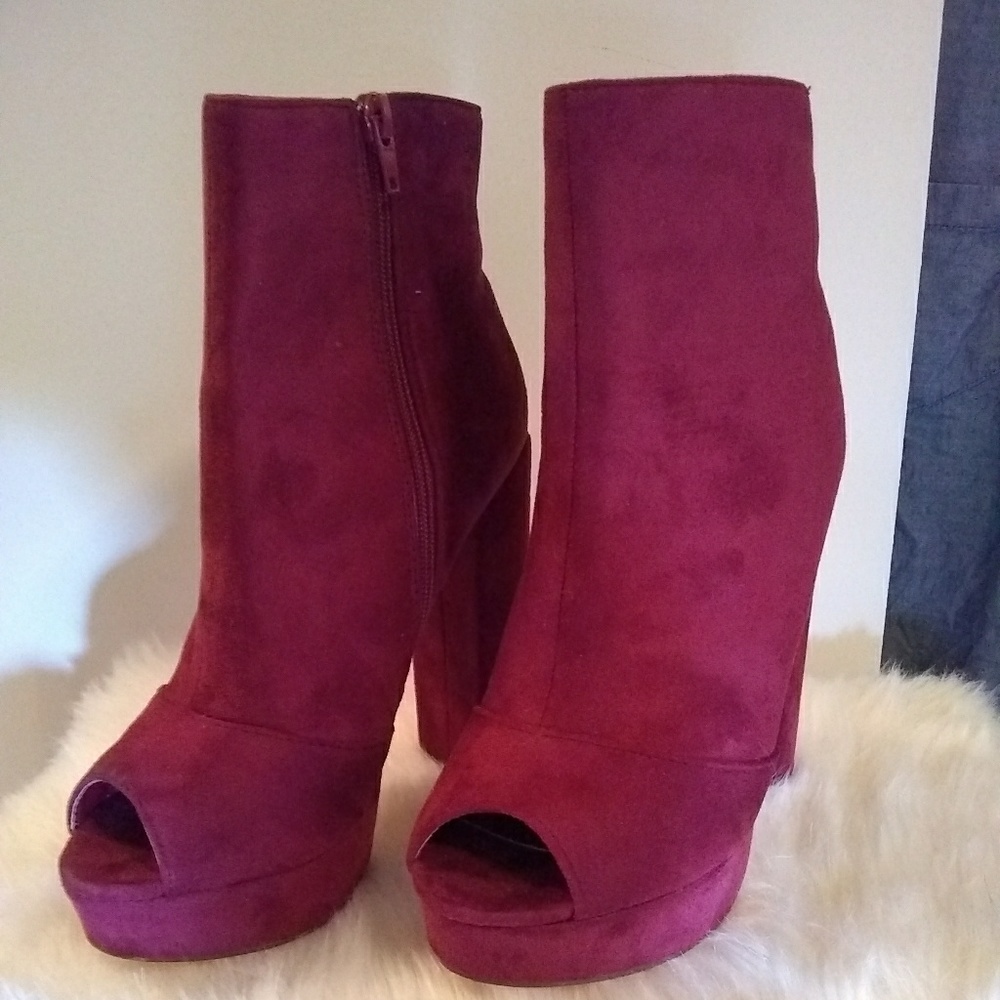 NWT Peeptoe Booties